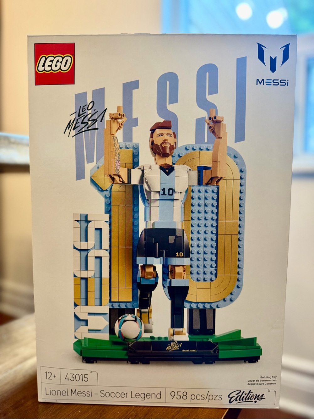 LEGO Messi Soccer Legend Set - White, Blue, Gold, Green